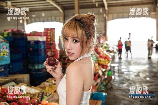 AISS爱丝(钻石版) - 礼服图集：松果儿穿得像要去参加时髦的树木大会呢！