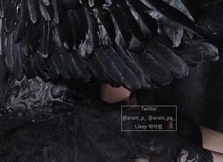 Aram(아람)的温柔面孔，映在四周无圣光的氛围中，真让人想多看两眼。