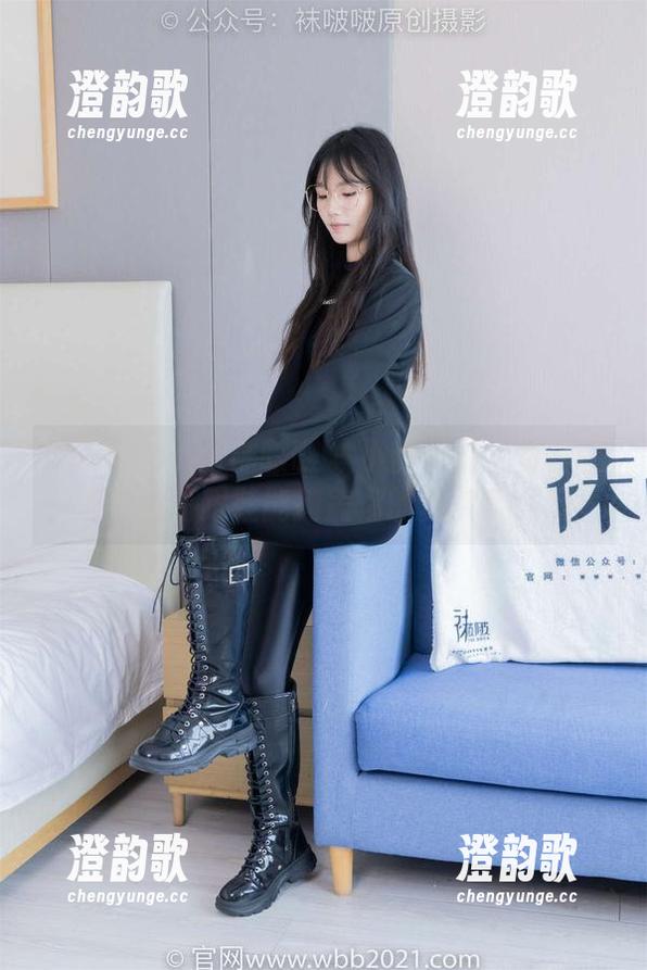 BoBoSocks袜啵啵 - 小甜豆的免费套图：别以为高跟鞋能掩盖你的真实身高哦！