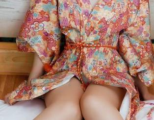GIRLT果团网 – 王语纯私拍：海风拂面，我的心海翻涌——其实只是风把她的头发撩得像干柴乱火。