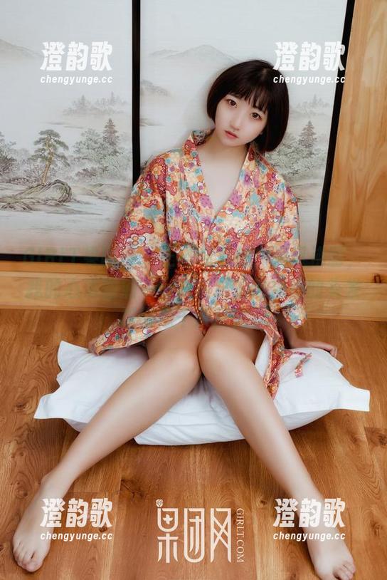 GIRLT果团网 - 王语纯私拍：海风拂面，我的心海翻涌——其实只是风把她的头发撩得像干柴乱火。