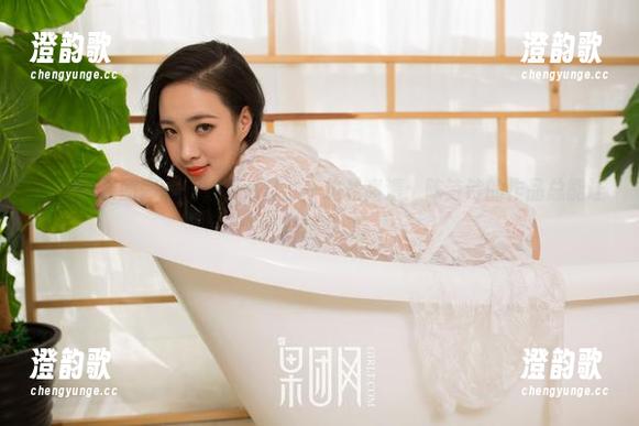 GIRLT果团网 - 一边是浴缸，一边是高清：陈诗诗的作品总能让人浮想联翩。