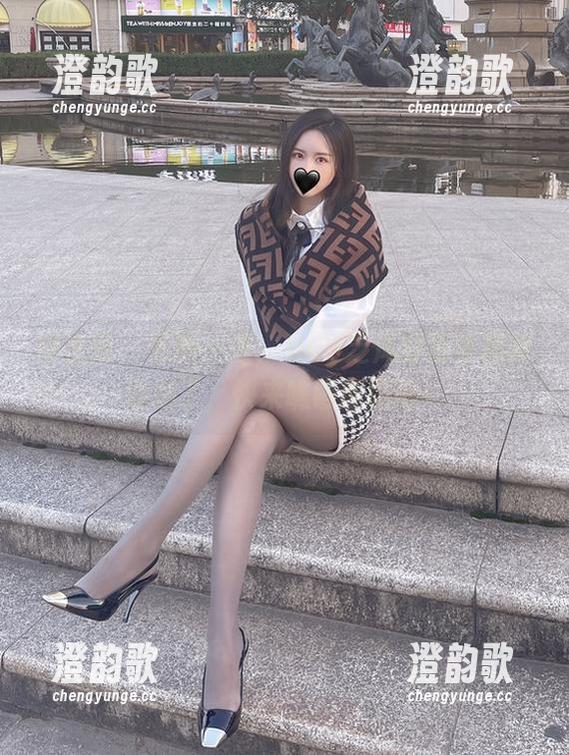 微密圈 - 最新一波，July芝岚穿蕾丝裙得油亮了，快来瞧瞧原图吧！