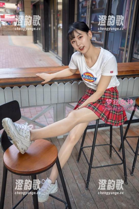 MSLASS梦丝女神 - 当田园遇上玥玥，图库里的萌妹让你欲罢不能，不信就试试！