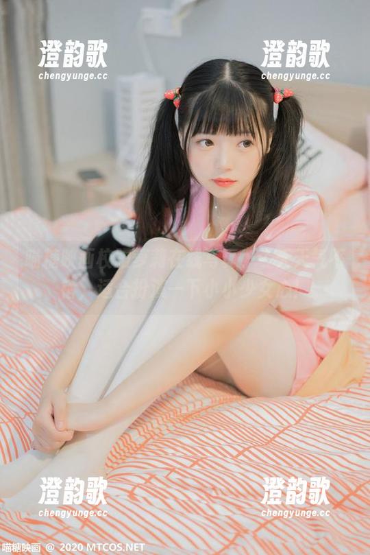 喵糖映画校服萝莉在线写真，今天天气不错，适合扮演一下小小少女心！