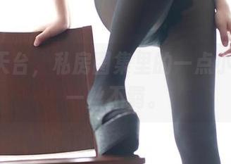 ROSI天台，私房图集里的一点小顽皮和一丝不羁。