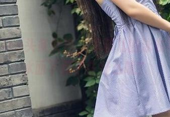 TouTiao头条女神 – 李菲儿的泳衣写真，水面下藏了些什么呢？