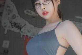 说到Uhye(이유혜)的灰丝全套，那种模糊不清的美真让人目不转睛。