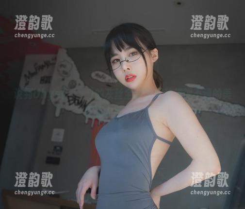 说到Uhye(이유혜)的灰丝全套，那种模糊不清的美真让人目不转睛。