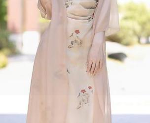 XIAOYU语画界 – 日常里的小热巴，美图一摞，照片堆成山，能不能给我留点时间消化？