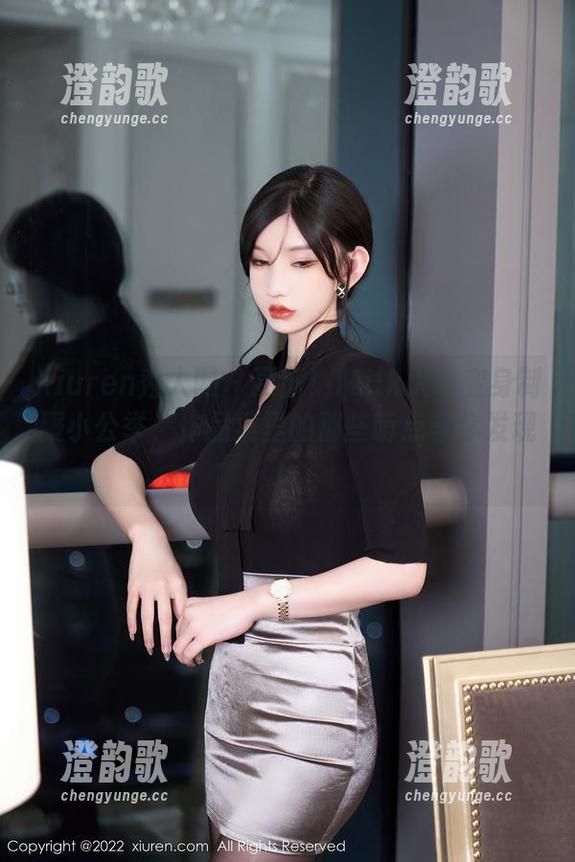 Xiuren秀人网 - 更新！Milk大萌变身制服小公举，作品集里的那些萌点等你发现！