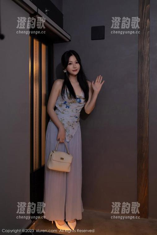 Xiuren秀人网 - 小嘉敏比基尼写真，带你走入高清的随意时光