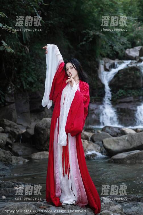 Xiuren秀人网 - 双马尾，双百映像！小蛮妖_honey的写真，原图就是让人停留，想不通也得想！