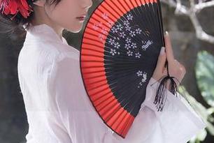 Xiuren秀人网 – 截图了好几张白浅浅的写真，不愧是少女的代名词，来这一波！