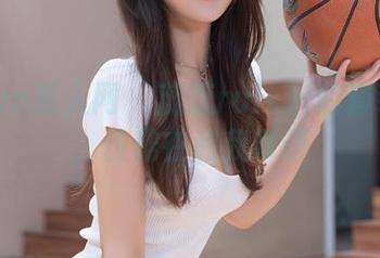 Xiuren秀人网 – 蕊蕊ruirui的套装写真，仿佛在和我耳语