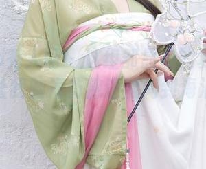 Xiuren秀人网 – 这组邹晶晶的夏日套图分享，让我脑海仿佛还能闻到海浪的味道。