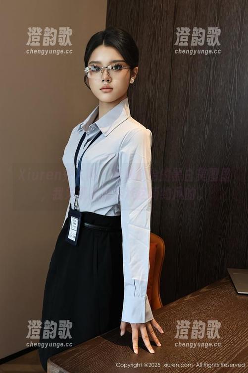 Xiuren秀人网 - 在顾欣怡的黑白美图里，我发现我挺喜欢这简约风的。