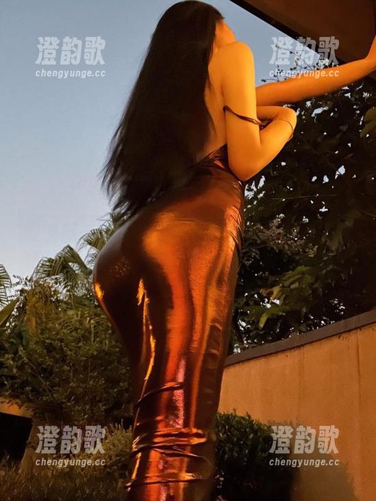 微密圈 - 免费送你！不爱笑的赛琳穿蓝色蕾丝包臀裙的美照，别说我没提醒你哦～