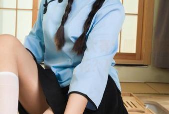 丽柜 – 慕子精选睡衣大赛：哪个睡姿能赢大红花？！