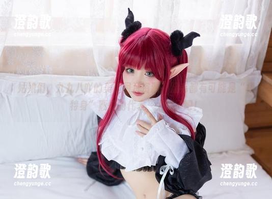 姑娘们，九九八吖的美腿图片资源，腿毛都有可能是“模特身”颠覆的代表，太迷了吧！