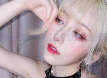 啾小妍Deer的写真，暗夜里的猫女竟然如此俏皮