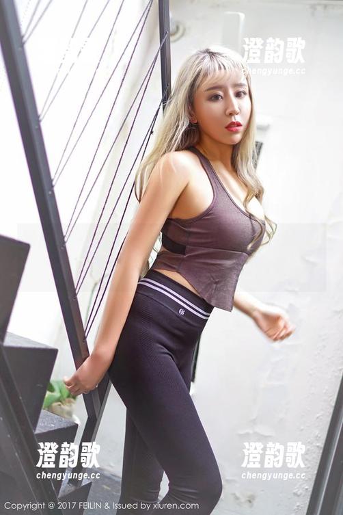 嗲囡囡 - SiByl李思宁的小美图，脚踝就像小溪水，似乎能流出温柔的歌