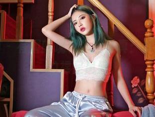嗲囡囡 – 有趣的现代私房写真：李筱乔jo的裸足风潮