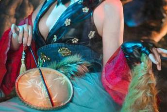 在睡衣的怀抱中，夏夏子的写真要如何定义核心竞争力？