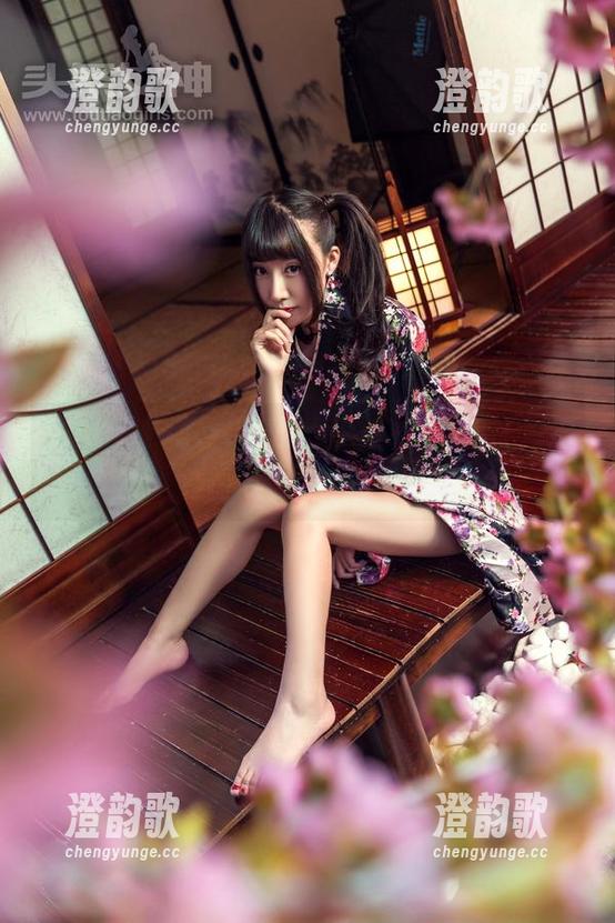 头条女神 - 杨曼妮的定制版小肚兜，难道皇帝也会嫉妒？