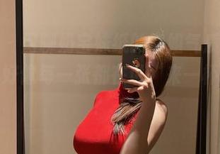 微密圈 – 闲聊奶宝妹纸的空姐气质，私房图集里好像每一张都在说“来一杯咖啡吗？”