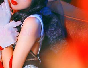 私拍闻香，奶桃桃的黑色诱惑原图欣赏