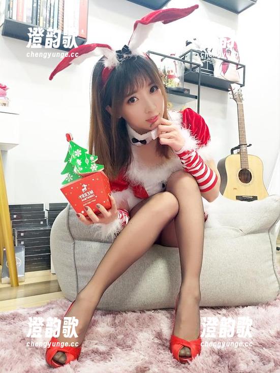 带着点戏谑的优雅，小女巫露娜的秘书装图集等你来一探究竟