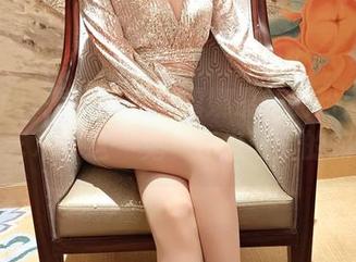 集合了！揭晓小女巫露娜最新的粉紫兔兔艺术，这“兔”还挺可爱的嘛
