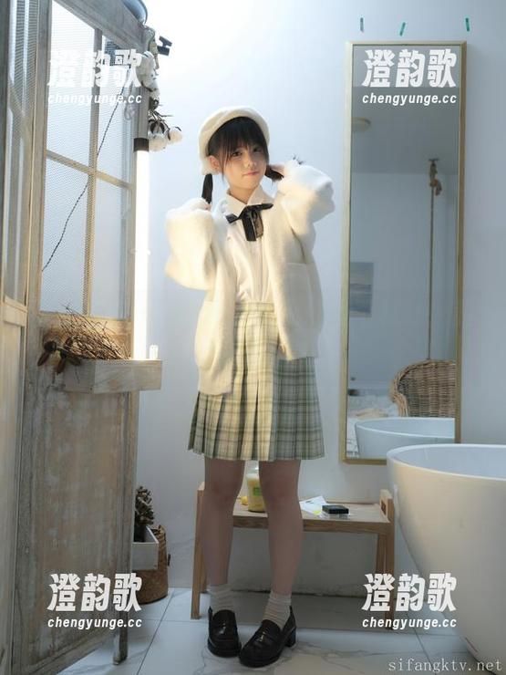 少女秩序 - 用无圣光拍出的鹿可棉袜，竟有种颓废的美。
