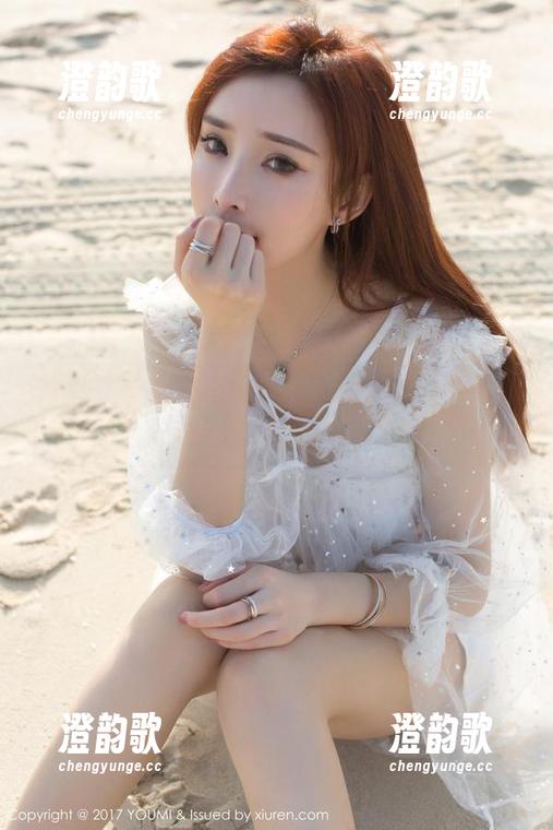 尤蜜荟 - 看过周妍希的美脚图片后，我决定给我的鞋子减肥了！