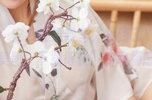 尤蜜荟 – 安然在婚纱里，找到了“我要一张美图，下载得快”的幸福感！