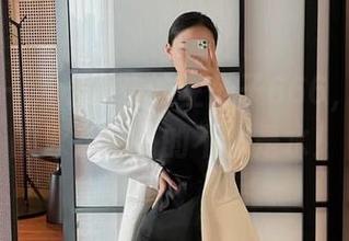 微密圈 – 游泳池边的左公子666，图包里的泳衣穿搭的不止是水！