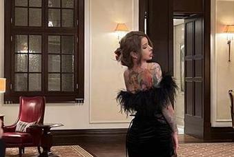 微密圈 – 看希希Gina的最新制服，原图？简直是让人停下来再看一眼的。