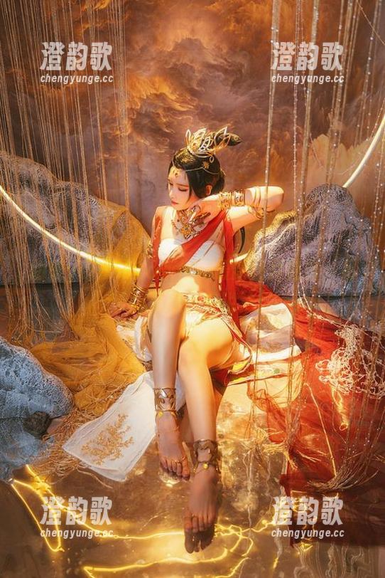 幼爱youmeko新作：最新图片直击，吊带袜恶魔现身说法！