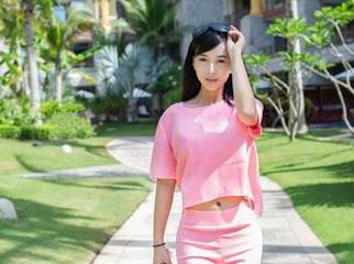 推女郎 – 她的全套作品泳衣集：Rita在那里，波浪都忍不住想为她打CALL。