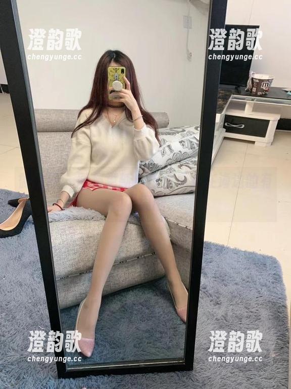 微密圈 - 图集更新！提袜少女在海边的有趣“闹剧”