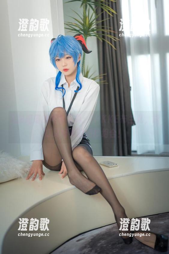 无影喵喵的年度写真：NIKKE布兰儿，能打又好看的绝妙组合！
