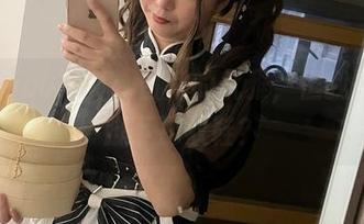 无筝ryou写真：白裙的优雅，但我想问下脚下那双鞋？