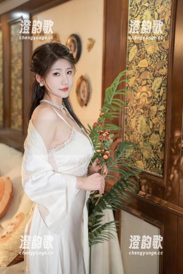 星澜是澜澜叫澜妹呀发的新图包：黑色不只是深邃，还有些许诱惑，快来下载！