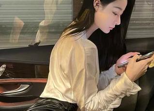 微密圈 – 当黑丝袜遇上是小逗逗：逐渐被迷住的我，不知道该先看丝袜还是看人。