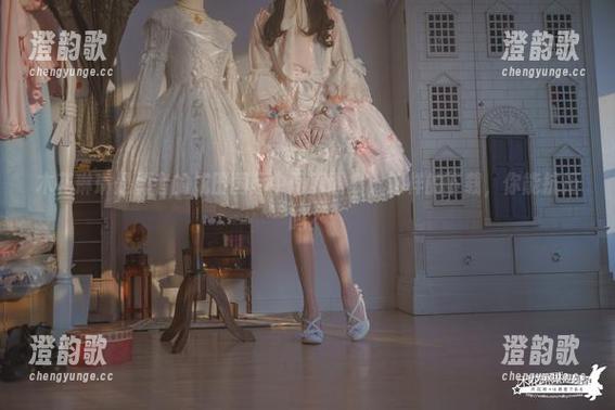 木花琳琳是勇者的成田国际中间服图集，这样的下载，你能抗拒吗？