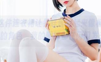 啧，这件连衣裙让果咩酱看起来像极了cos里的角色，我的眼睛都在闪闪发光。