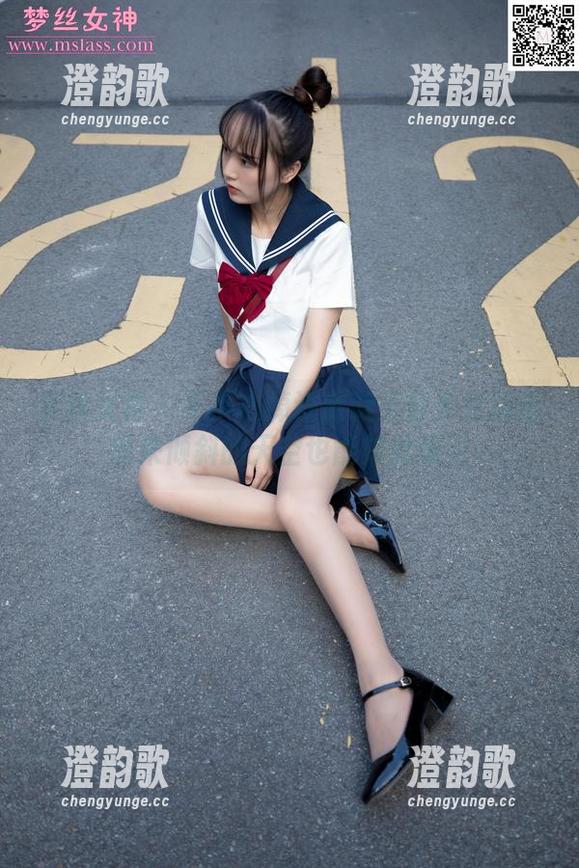 梦丝女神 - 不小心掉进璇璇天台少女精选，原来倾斜的天空也能如此吸引。