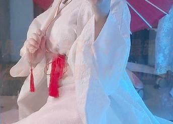 哇，汐兔子的相片又来了，最新“透明”系列里的每一张都有种无声的挑逗。