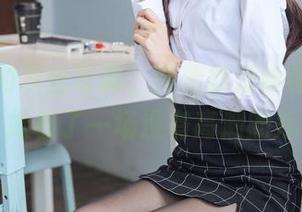 泥泥汝的灰丝写真，高清却没啥好说的，像极了一场没有高潮的戏